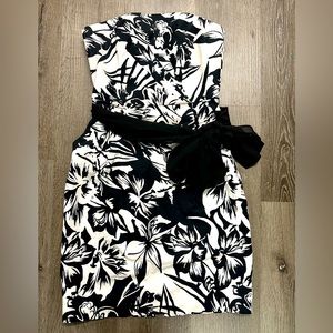 White House Black Market Strapless Dress NWOT